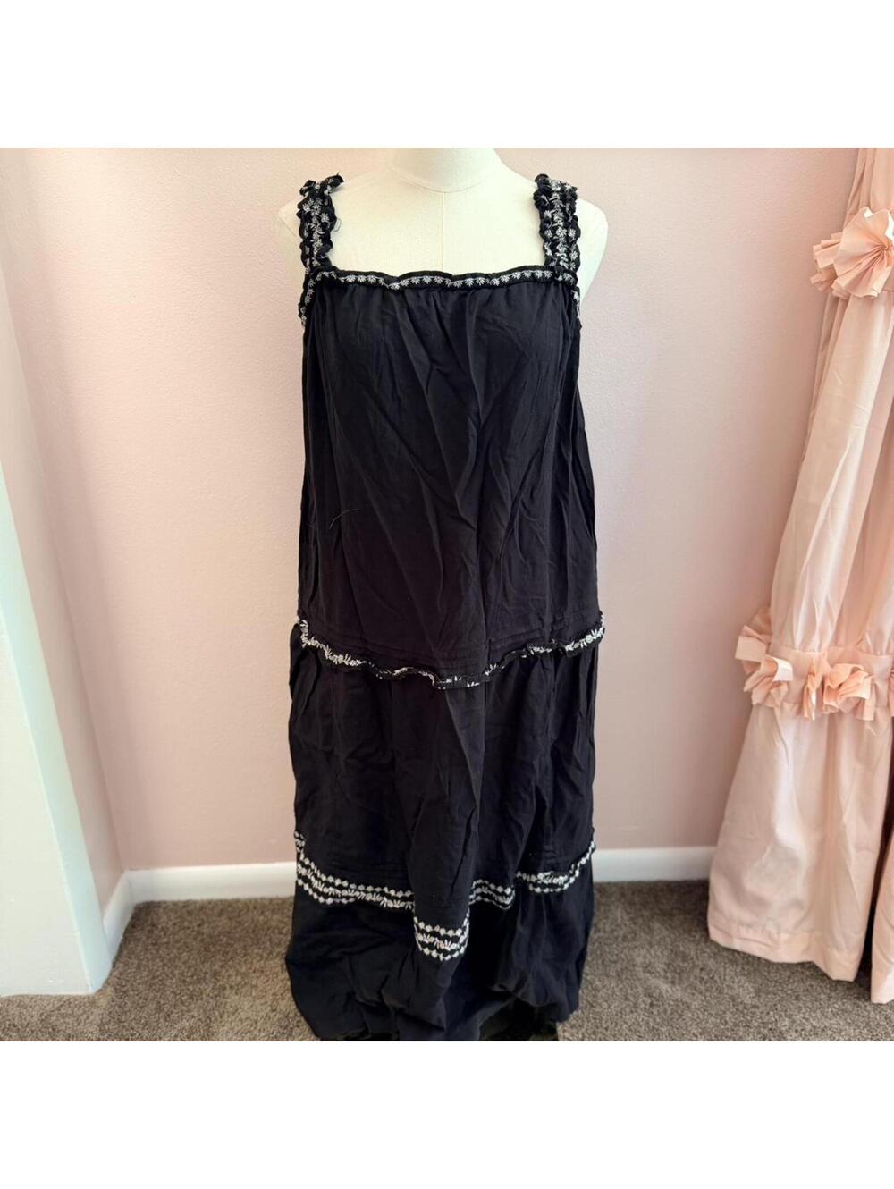 Old Navy black embroidered tiered midi dress size large - Picture 2 of 4